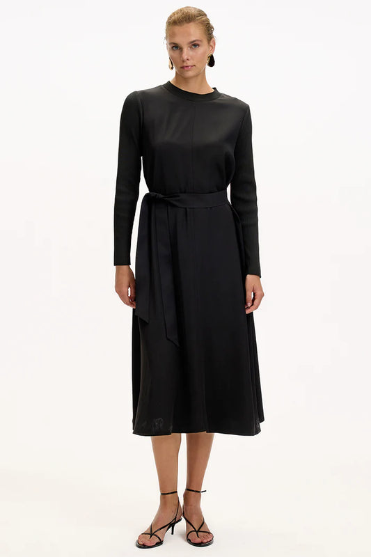 Exquise Bisiklet Yaka Uzun Kollu Kuşaklı Regular Siyah Midi Elbise