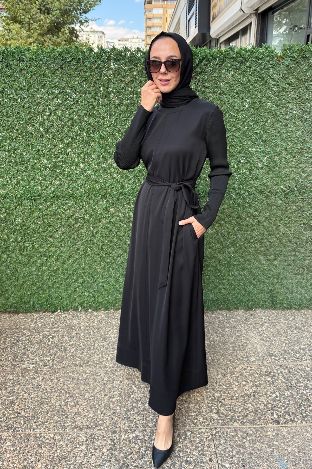 Exquise Bisiklet Yaka Uzun Kollu Kuşaklı Regular Siyah Midi Elbise