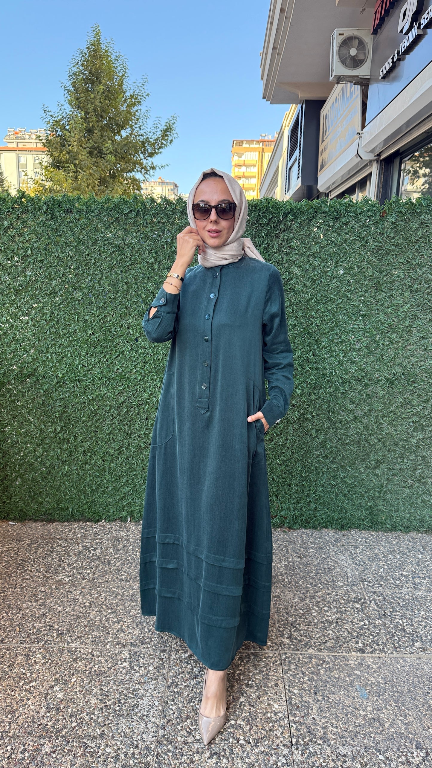 Miss Dalida Hakim Yaka Düğmeli Düz Renk Elbise