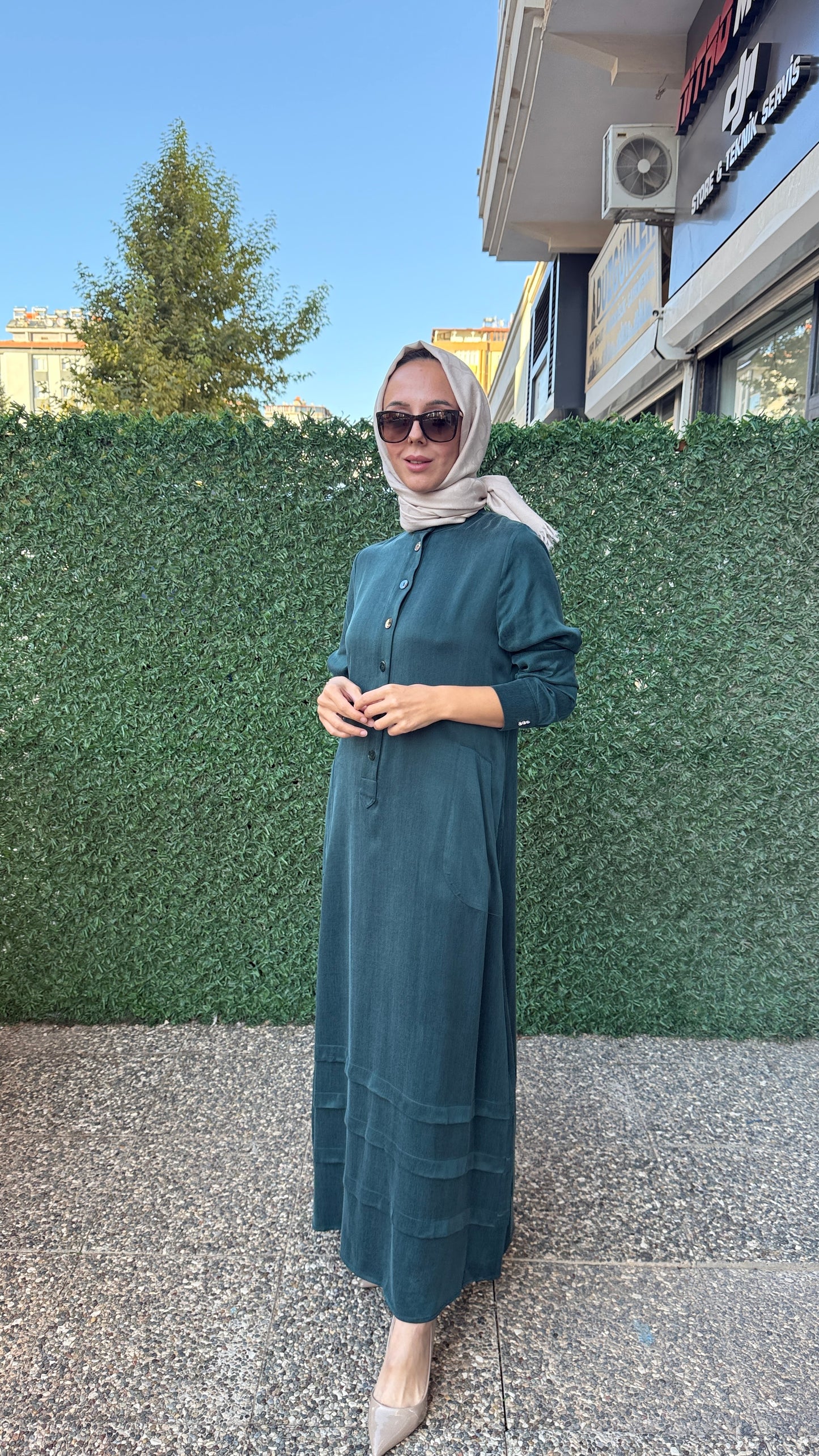 Miss Dalida Hakim Yaka Düğmeli Düz Renk Elbise