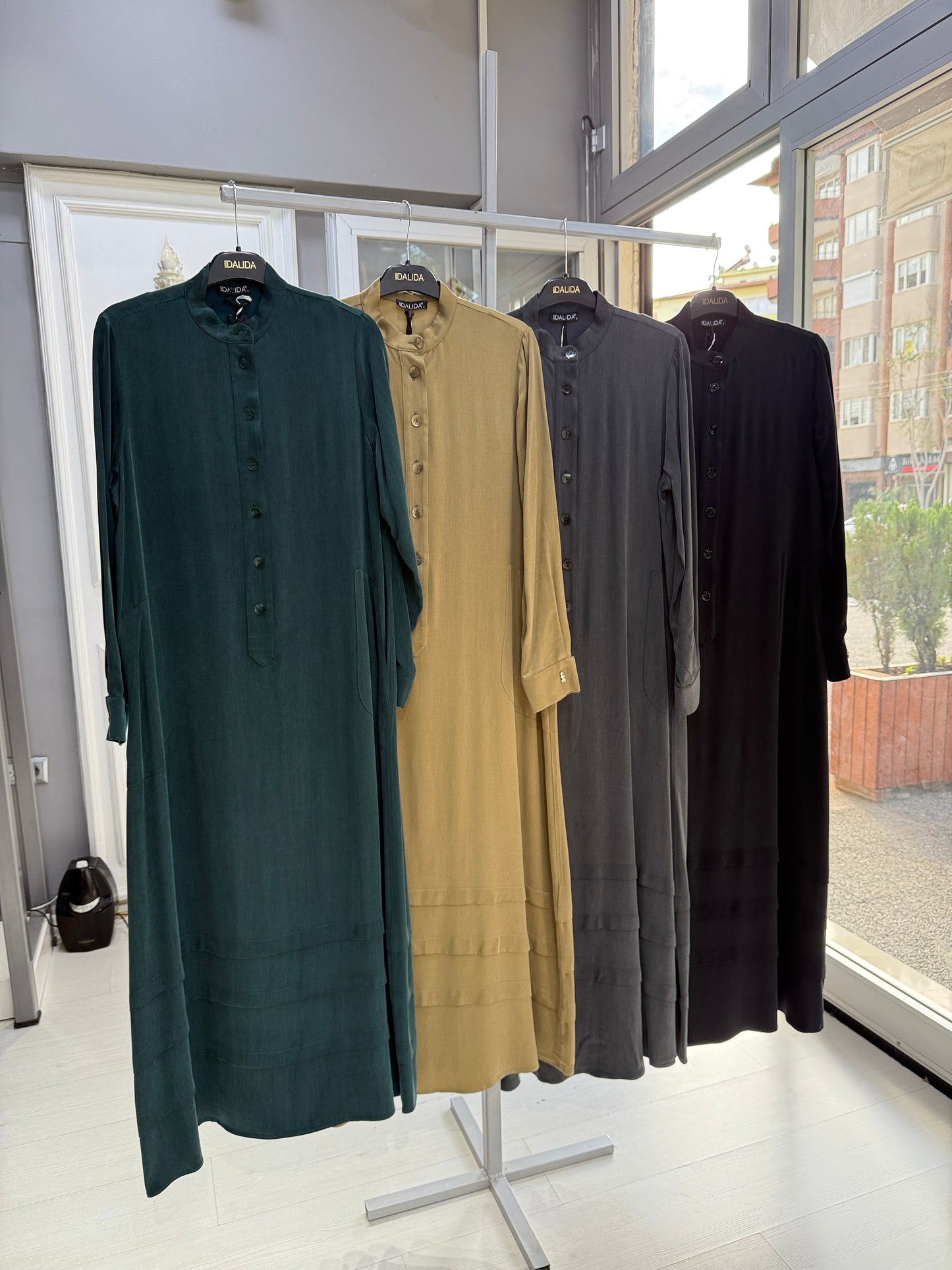 Miss Dalida Hakim Yaka Düğmeli Düz Renk Elbise