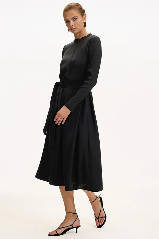 Exquise Bisiklet Yaka Uzun Kollu Kuşaklı Regular Siyah Midi Elbise
