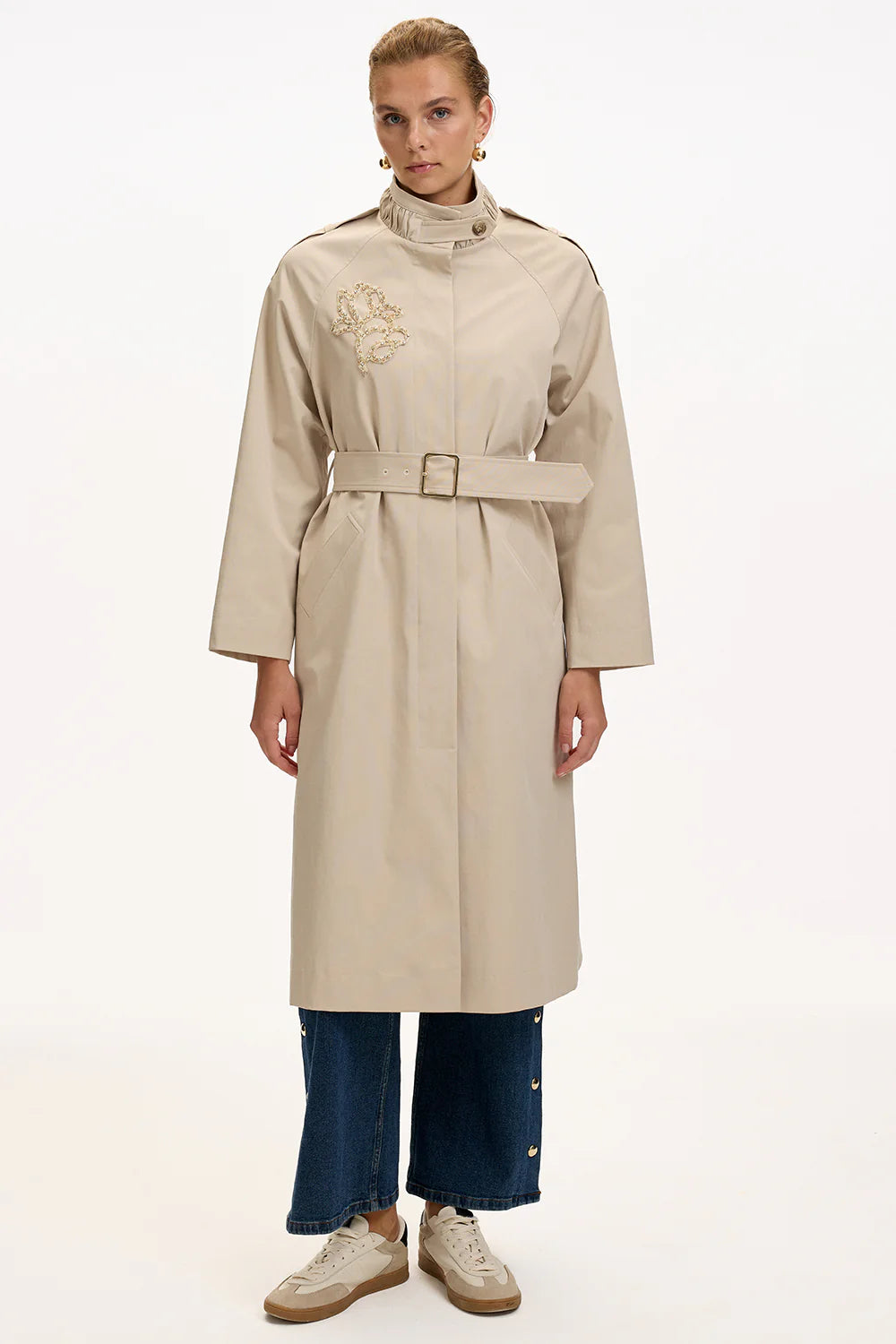 Exquise Taş İşlemeli Dik Yaka Kemerli Regular Bej Trençkot