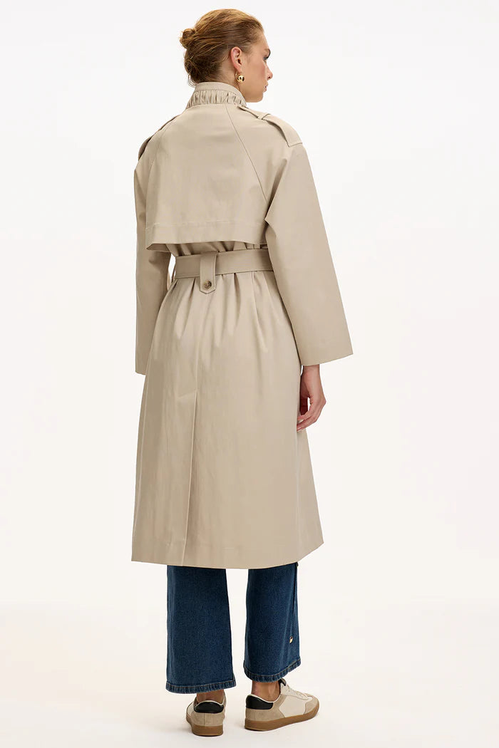 Exquise Taş İşlemeli Dik Yaka Kemerli Regular Bej Trençkot